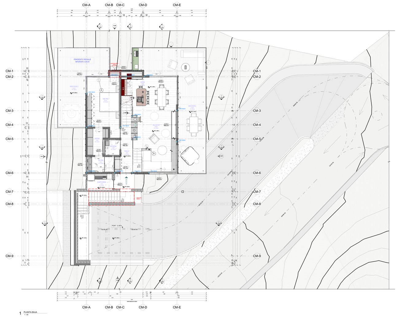 Planta de Casa Meluska montada sobre las curvas de nivel del terreno, con vía de acceso.